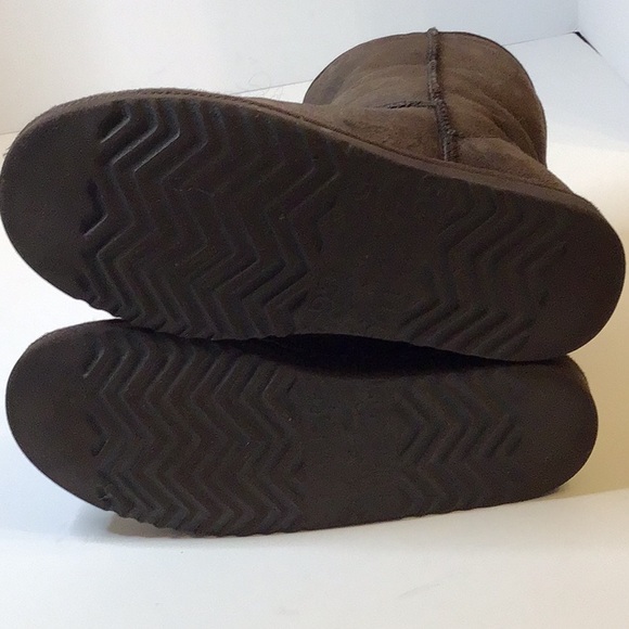 UGG CLASSIC BROWN SHORT WINTER BOOTS W8 - Picture 10 of 12